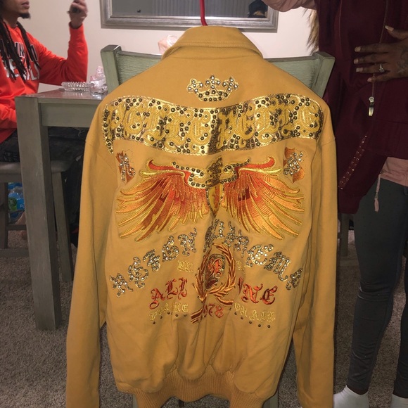 I’m selling these size large Pelle Pelle coats for 200 and up. - Picture 2 of 3